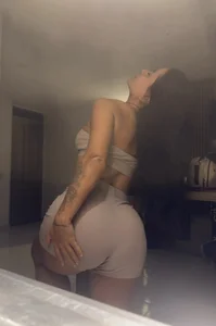 Miia_Vega_のPublicの枚の写真