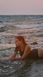 AlexaRayJoel: Public ( 5 фото)