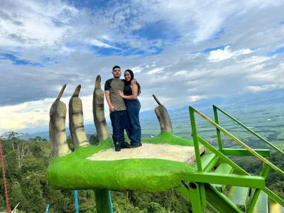 Victoria_606 Walking through the valley Pic 3