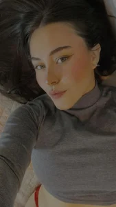 HannaCollins_: fuck my delicious pussy and fill it with milk 💦 ( 5 фото)