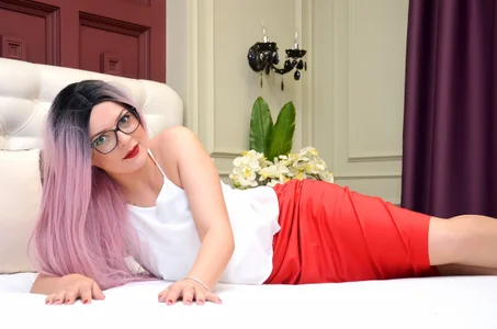 RubyRise Dangerously erotic Pic 2