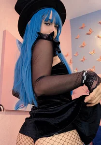 Clio_Fioreth 🔥 A little fantasy never hurt anyone. Foto 3