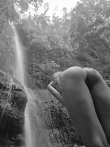 I love walking and exploring. od amabel_zambrano  4 snímek