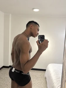 noah_johes black🖤 Foto