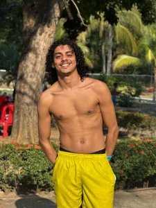 Pool 🔫 de Straight_with_curls  6 Imagens