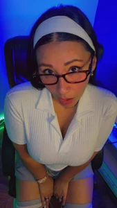 Sue_Wolls Sexy Milf Pic 2