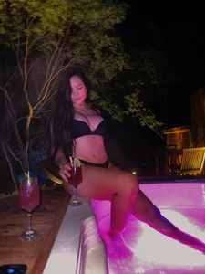 liahouses Un tinto verano y yo🫶🏻 Pic 2