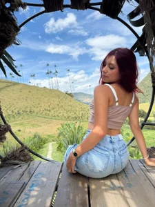 KathyAiden Collecting places, moments and memories… but my favourite destination will always be you. ❤️🌎✈️ Foto 2