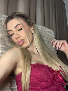 KaylaBenz: Public ( 9 фото)