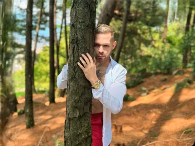 Adil_aminn What if we escape together here? зображення 3