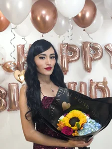 Today, it's not the years that count, but the smiles! Happy birthday to me! 🥰🎂🎁 od SophieBaker__  5 snímek