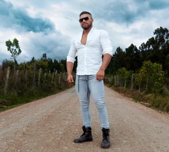 white de AntonyDAngelo25  photos