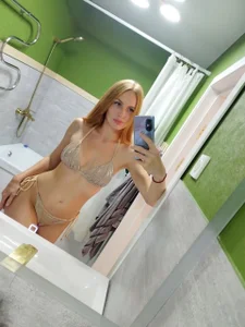 Erin_Lewi Public Foto