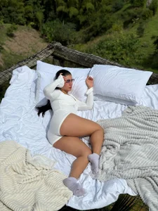 AngelicaVega Between sheets and paradise 💚 Immagine 