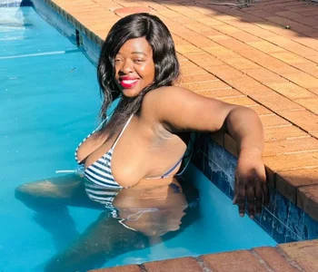 Nipples_Lovers30 In the pool  2টি ছবি