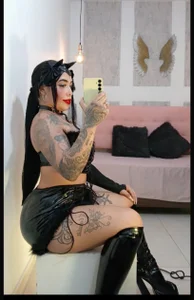 zhamira_21 latex and leather my sexy and natural body зображення