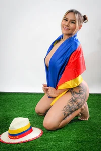 MartinaWestt COLOMBIA SELECTION💛💙❤️ Pic 7
