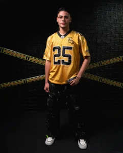 liam_genner_ Liam  4টি ছবি