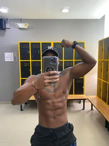 ronnie_7777のThis is my year 🥂の 3枚の写真