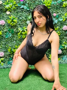 KarinaHilton_Rs's Sweet, shy, and dangerously curvy. ❤️‍🔥 Sex Photo 5