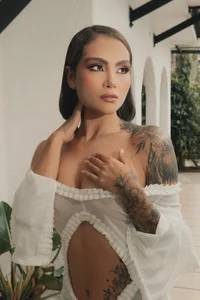 Revealing charm od ValerieAustin  5 snímek