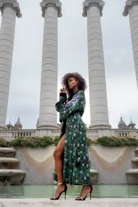 NaomiSteward Wet skin, sunny vibes, dirty mind. 😏 Pic 2