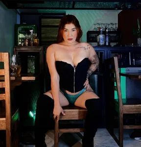 Celeste_Presstigge 💚 No leprechauns… just pure temptation. Foto 2