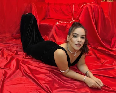 Dare to cross the line… I promise it's worth it 😏 de Lizeth_Bels  8 Imagens