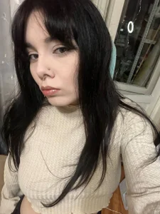 alicehollywood cozy sweater Pic 2