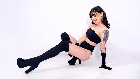 AmbarDupont 🔮 "Deep look." Pic