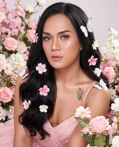 PlayfullBella Eyes on me ! Gambar