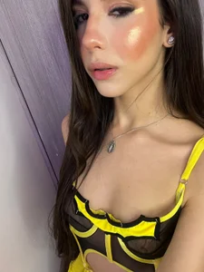 julietta_pink Sensual yellow ! 🔥🥵🍑 Pic 3