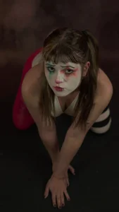 NEXT_DOOR_GIRL_ Clown face Foto 5