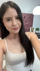 IsoldeVane I’m glowing for you, love 💕 I’m live now from 8:30 AM to 3:30 PM (Colombia) just waiting to spoil y Foto
