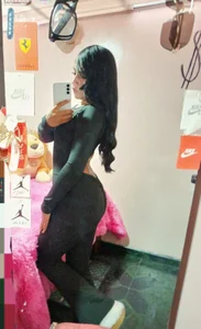 Mia_Bailey_ Public  5. fénykép