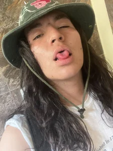 Public od Yigolo__  3 snímek
