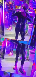 fetishboyzz Public Foto 2