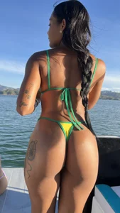 Lia_Petite1 Are we going on vacation together? зображення 3