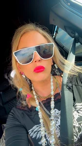 VANTABLACKXXX V 4 Vanta টি ছবি