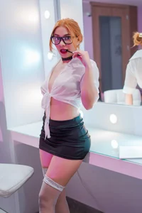 MIIRANDAHOTHorny Secretary Bild 4