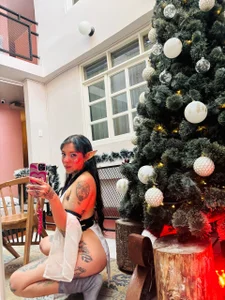 luxifer_666_ This is the first gift under the tree, want to know this Christmas how many I will receive Hình 3