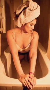 ms_afrodita_ Would you like us to take a bath together? Pic