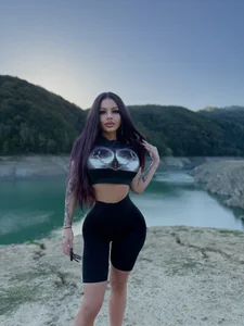 NaomyBlackBarbieのPublicの 3枚の写真