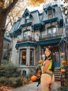 LiaMonroee_ Sweet or naughty? 🥵🎃 Foto 6