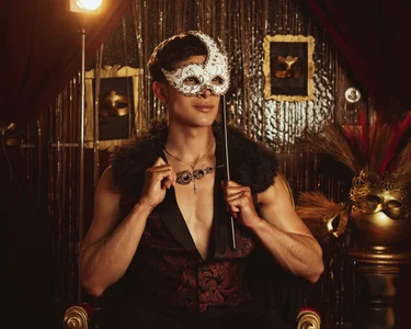 AustinJones_ kullanıcısının I don't promise a fairy tale, but I do promise an unforgettable night 🥂💋 albümü -  5 fotoğraf