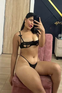 MiaBrooker Public Pic 7