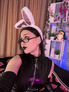 ThoraHaring kiss you Pic