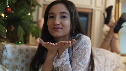 CarolinaBlair Naughty Nice I can be both—it’s Christmas🔥🎄 Pic 2