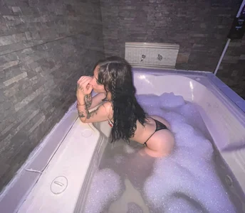 Revelgirl19 come to me!! Pic 2