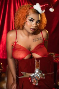 Eloisa_cleavage_のMerry Christmasの 3枚の写真